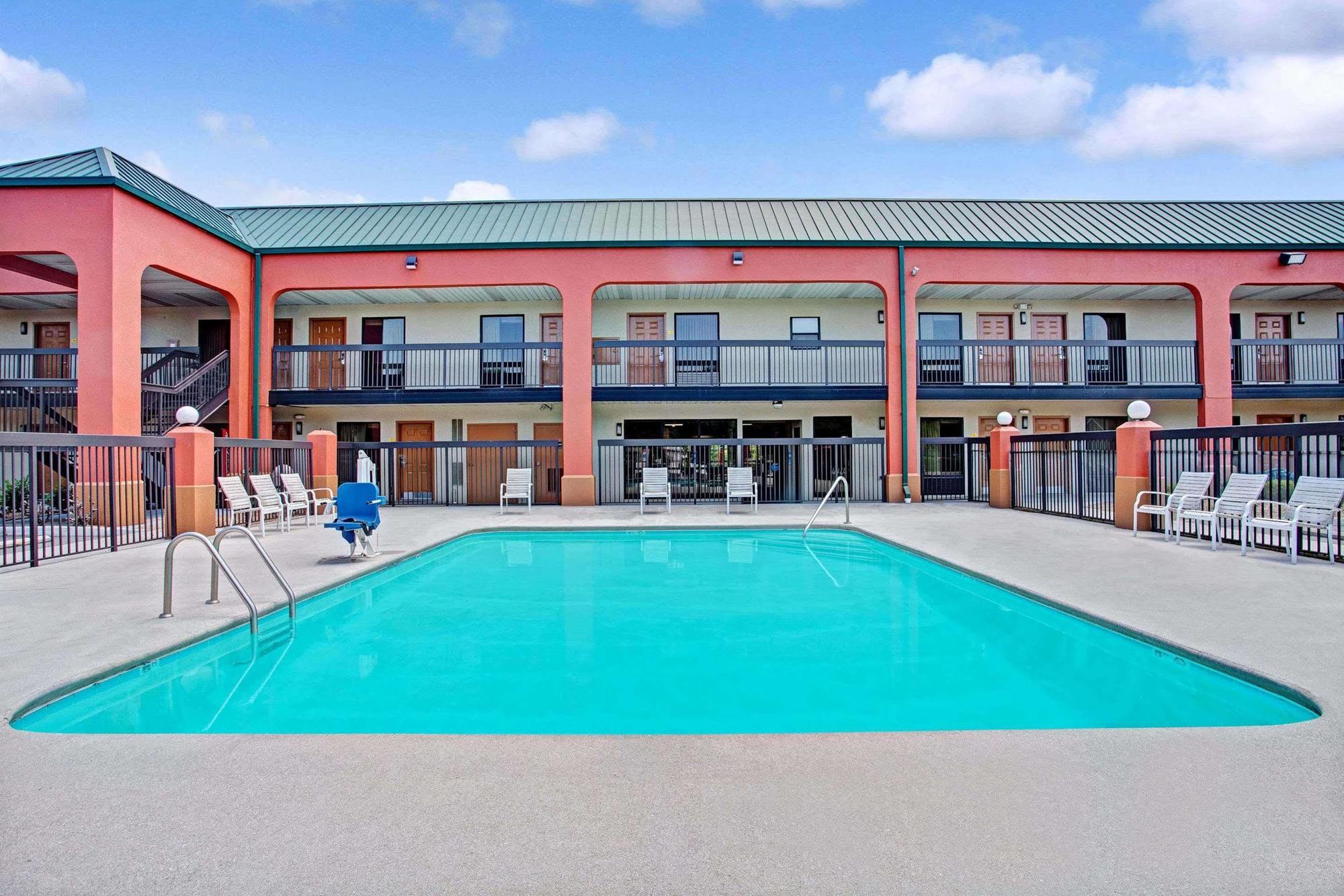 Super 8 By Wyndham Knoxville East Eksteriør bilde